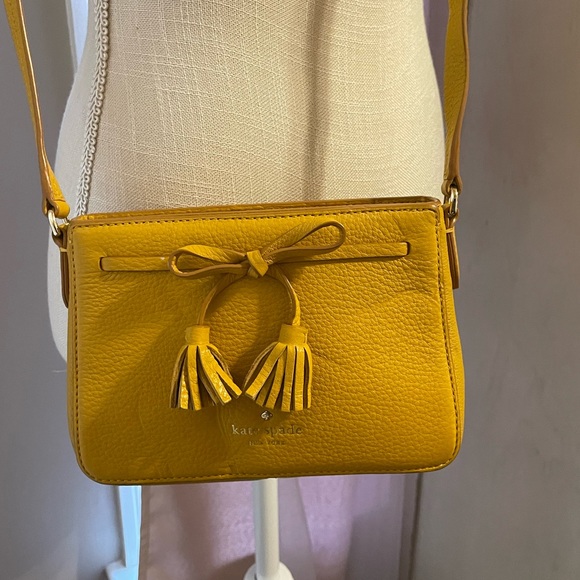 kate spade Handbags - Kate Spade Crossbody